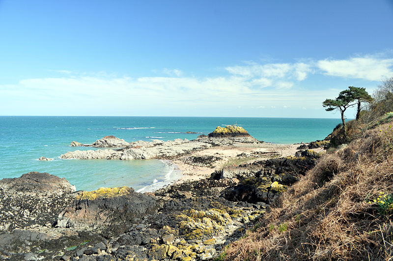 File:Jersey - rocks near Anne Port.jpg