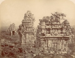 KITLV 87785 - Isidore van Kinsbergen - Tjandi Sewoe in Yogyakarta - Before 1900.tif