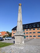 Kanalstrasse Kiel, Obelisk.jpg