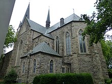 Katholische Pfarrkirche von 1904 im neugotischen Baustil, 1991 und 1993 umfassende Innenrenovierung