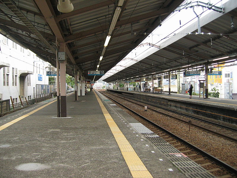 File:Keikyu-Kanazawa-Hakkei Station-platform.jpg