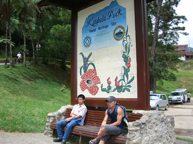 File:Kinabalu park road signboard.JPG