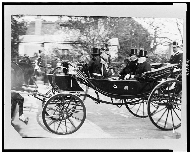 File:King's carriage leaving Longchamps with Loubet and King Edward LCCN93500510.jpg