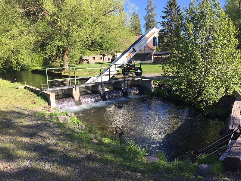 File:Klamath Trout Hatchery campus.jpg