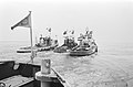 Konvooischepen met ijsbrekers op het IJsselmeer drie ijsbrekers voor tankers, Bestanddeelnr 924-1509.jpg