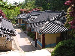 Korea-Andong-Dosan Seowan 3013-06 museum.JPG