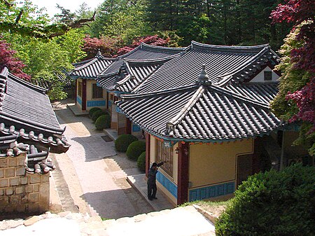 Tập_tin:Korea-Andong-Dosan_Seowan_3013-06_museum.JPG