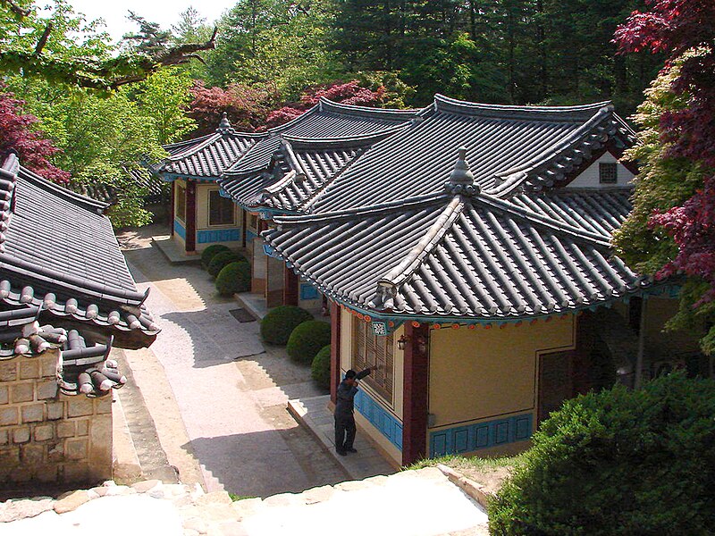 File:Korea-Andong-Dosan Seowan 3013-06 museum.JPG