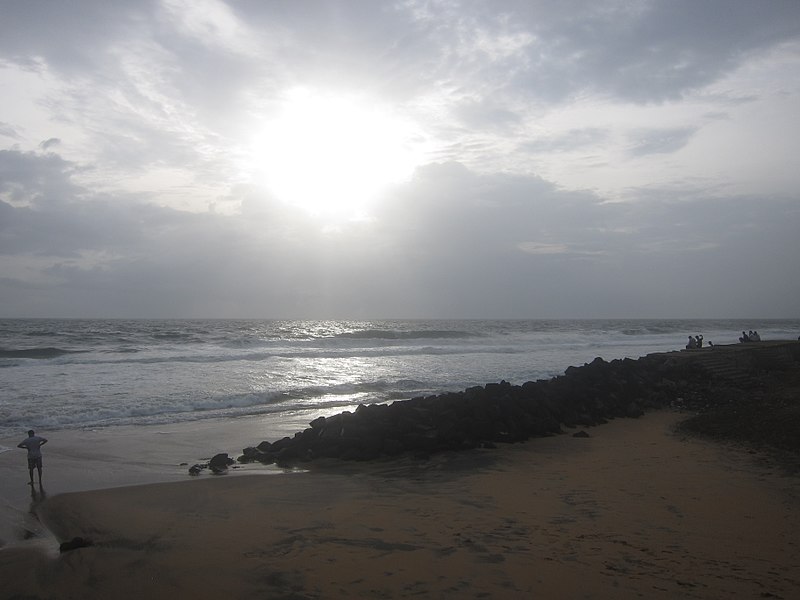 File:Kovalam Beach - കോവളം കടൽത്തീരം 05.jpg