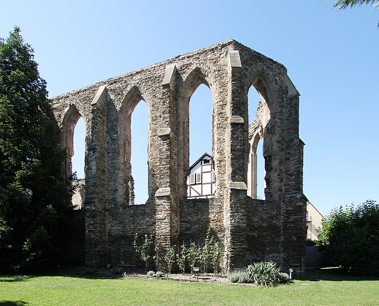 File:Kulturdenkmal Oberwesel, Kirchenruine des ehemaligen Minoritenklosters.jpg