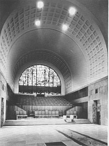 L'aula magna e la vetrata dopo il restauro di Luigi Vignali - 1965.