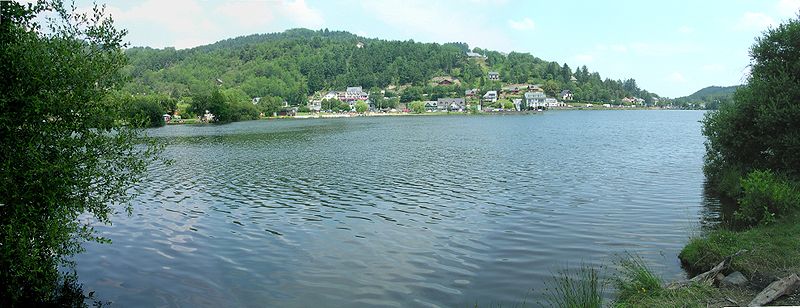 File:Lac chambon pano1.JPG