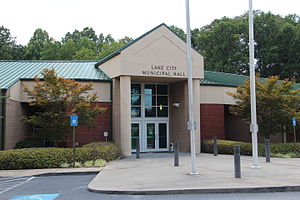 Lake City, Georgia municipal hall.JPG
