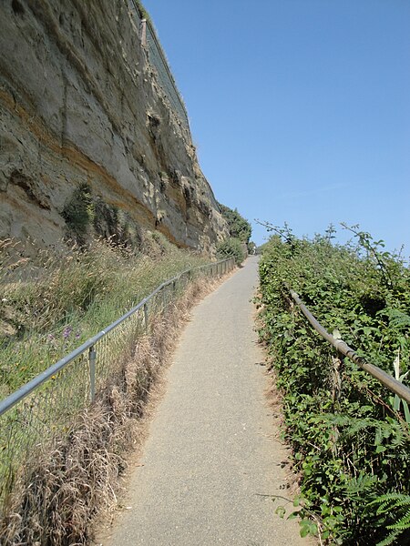 File:Lake public footpath SS60 2.JPG