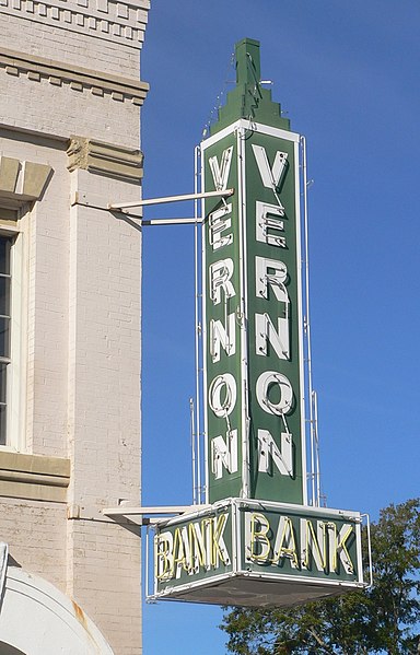 File:Leesville, LA, Vernon Bank sign.jpg