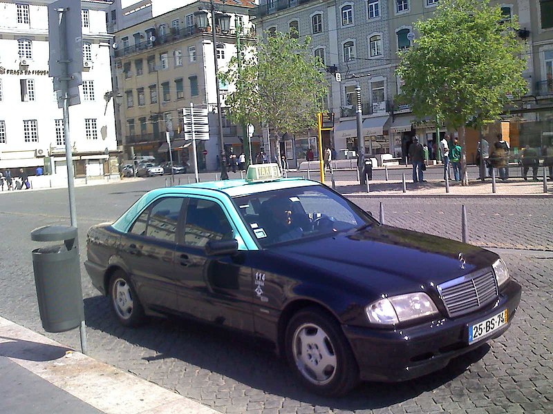 File:Lisboa táxi verde e preto.jpg