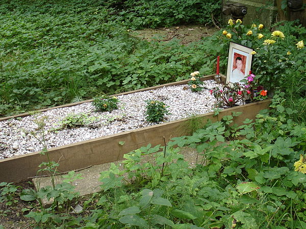 Grave of Alexander Litvinenko at Highgate Cemetery