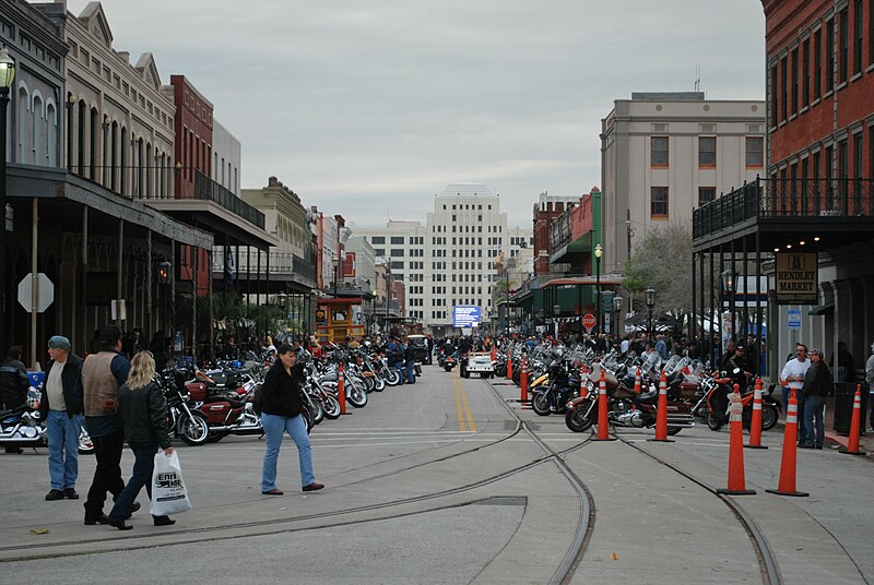 File:Lone Star Bike Rally 2009.jpg