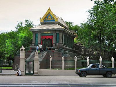 San Phra Kan is a shrine which was dedicated to Hindu God Vishnu in Lop Buri.