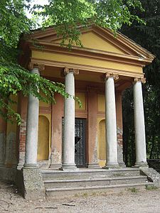 MB-Monza-jardins-royal-villa-doric-temple-02.jpg