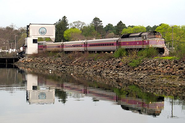 An outbound train in Manchester-by-the-Sea in 2014