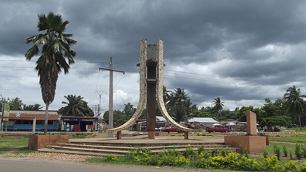 Monument aux morts, Kpalimé Photographer: Visitezkpalimetg