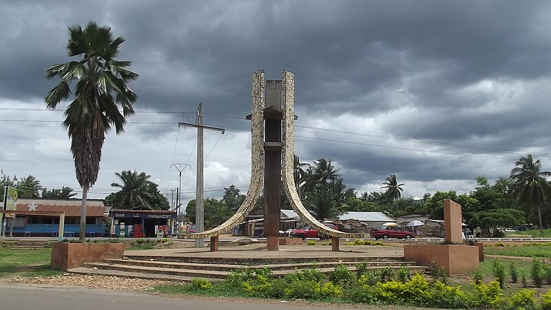 File:MONUMENT AUX MORTS1.jpg