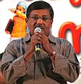 2012 മെയ് 25 ന് ദുബൈയിൽ വെച്ചു നടന്ന "ഓത്തുപള്ളീലന്ന് നമ്മൾ" എന്ന ഗാനസന്ധ്യയിൽ പങ്കെടുത്ത് ഗാനമാലപിക്കുന്ന വി.ടി. മുരളി