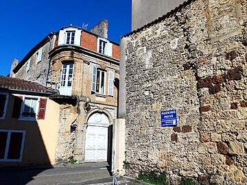 Section des remparts de la cale des bains au 29 rue Armand Dulamon et maison Dupeyré (inscrite au titre des monuments historiques en 2003) au n°46, à hauteur de la plus ancienne des deux portes Campet