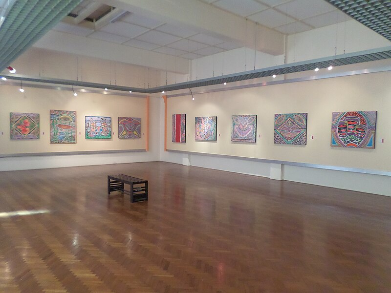 File:Melaka Art Gallery - Exhibition Hall.jpg