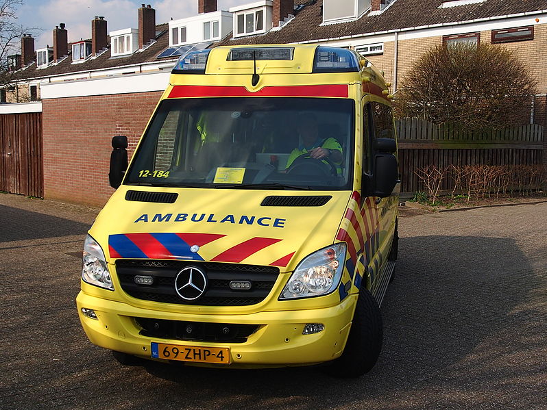 File:Mercedes Ambulance Kennemerland, unit 12-184, foto6.JPG