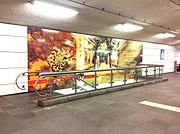 Het kunstwerk in de centrale hal van het station.