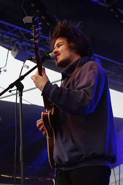 File:Milky Chance (Musikschutzgebiet Homberg 2013) IMGP0212 smial wp.jpg