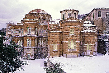 Vedere a părții altarului din templele mănăstirii