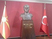 Atatürk büstü