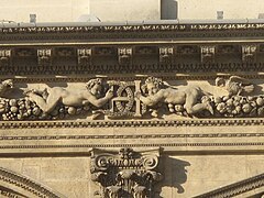 Monograma d'Enrique IV de Francia (H) enllazáu col del so amante Gabrielle de Estrées (G) na Cour Carrée[72] del Palaciu del Louvre.