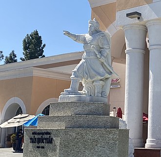 Monument to Tran Quoc Tuan. Monument to Tran Quoc Tuan, Little Saigon, San Jose, California 1220 (cropped).jpg