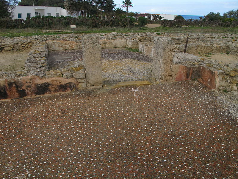 File:Mosaik der Tanit in Kerkouane, Tunesien Januar 2015 02.JPG