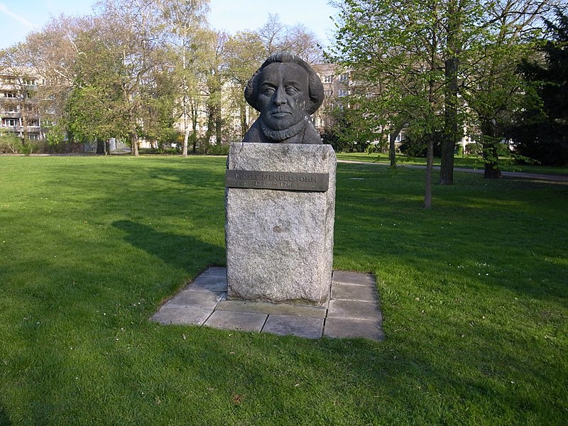 File:Moses Mendelssohn, Büste im Stadtpark von Dessau.jpg