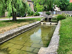 Le lavoir au fil de l'eau.