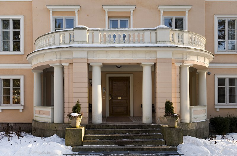 File:Munkkiniemi manor February 17 2009 02.jpg