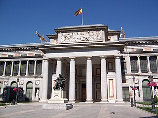 El museo del prado de Juan de Villanueva]]El contraste entre la arquitectura churrigueresca y la modalidad académica o neoclásica es tan rudo, que asistimos al fenómeno artístico en dos mundos diversos. El barroco, en todas sus expresiones había colmado las necesidades del país y dejaba una sorprendente serie de monumentos religiosos y de [[palacio}}