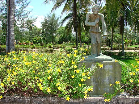 Tập_tin:My_Lai_Memorial_Site_-_Vietnam_-_Garden_Statuary_01.JPG