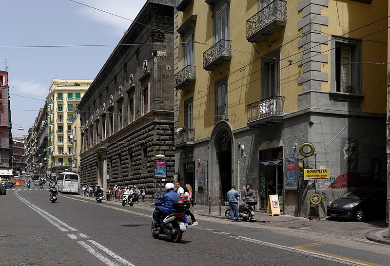 File:Napoli BW 2013-05-16 12-57-08 DxO.jpg