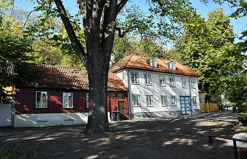 File:Nedre Hukebak Fredensborgveien 68 venstre og 70.jpg