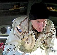 OEF Mar10 2005 Division Flight-kirurgoj honorita en Afghanistan01 (Lakin-kultivaĵo).jpg