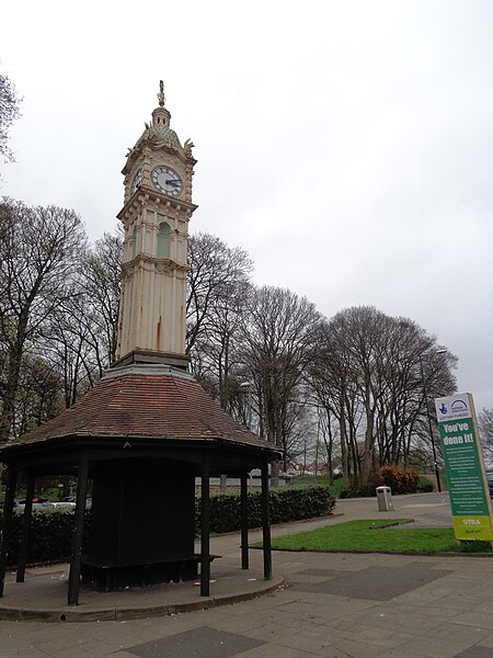 File:Oakwood Clock, Roundhay Road, Oakwood, Leeds (12th April 2014) 002.JPG