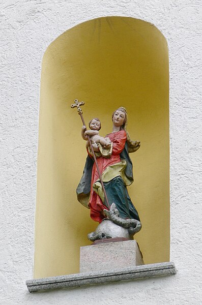 File:Oberzell Alte Kirche Nische mit Madonna.jpg