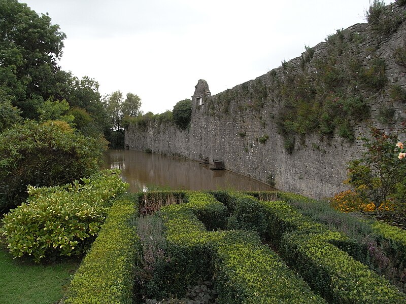 File:OlvestonCourtMoat.jpg