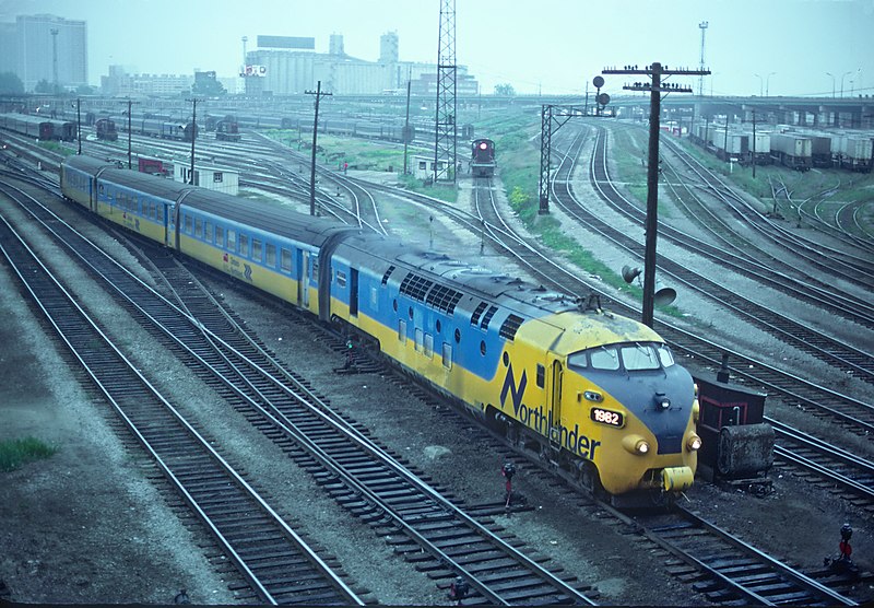 File:Ontario Northern 1982 passing Spadina Yard, September 1979.jpg